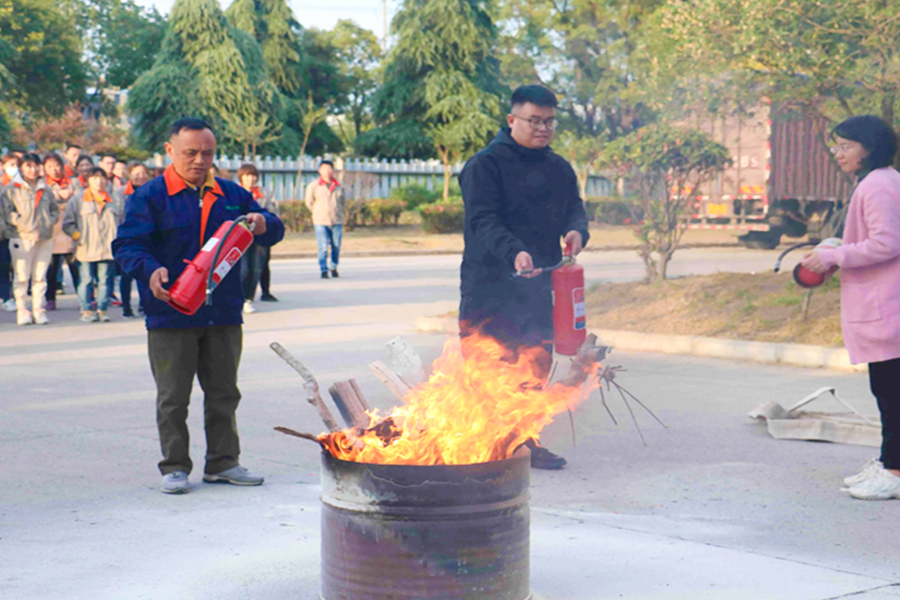 Déanann an chuideachta Druileanna Dóiteáin